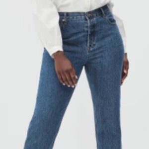 Everlane Curvy 90s Cheeky Jean. Medium blue wash. 28 waist x 26.5 length. NWOT